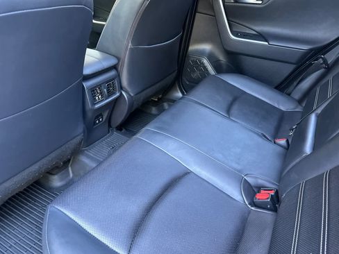 Used 2020 Toyota RAV4 Limited AWD/4WD image 4