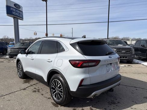 Used 2025 Ford Escape SE w/ PHEV Premium Package image 7