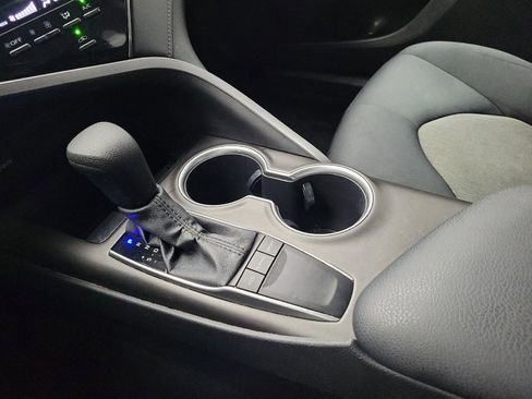 Used 2022 Toyota Camry LE image 26