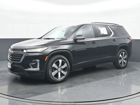 Used 2023 Chevrolet Traverse LT w/ LT Premium Package image 2