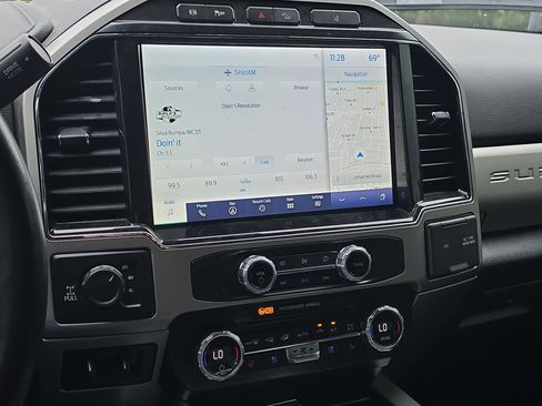 Used 2022 Ford F350 Lariat w/ Tremor Off-Road Package AWD/4WD image 16