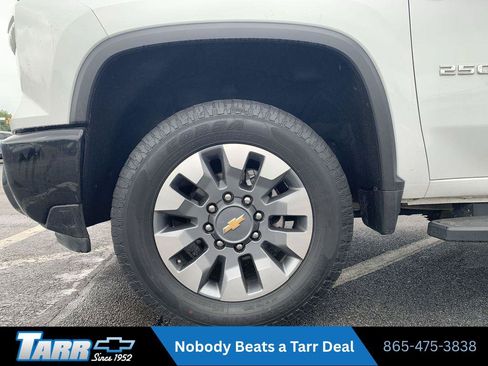 Used 2024 Chevrolet Silverado 2500 Custom w/ Custom Value Package AWD/4WD image 2