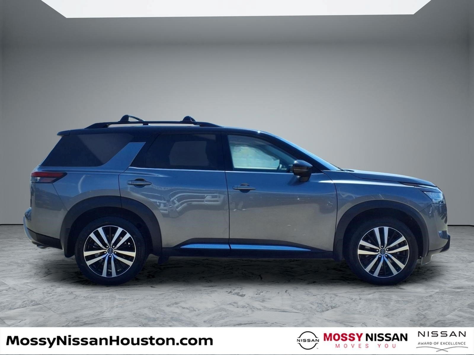 Used 2024 Nissan Pathfinder Platinum FWD image 8