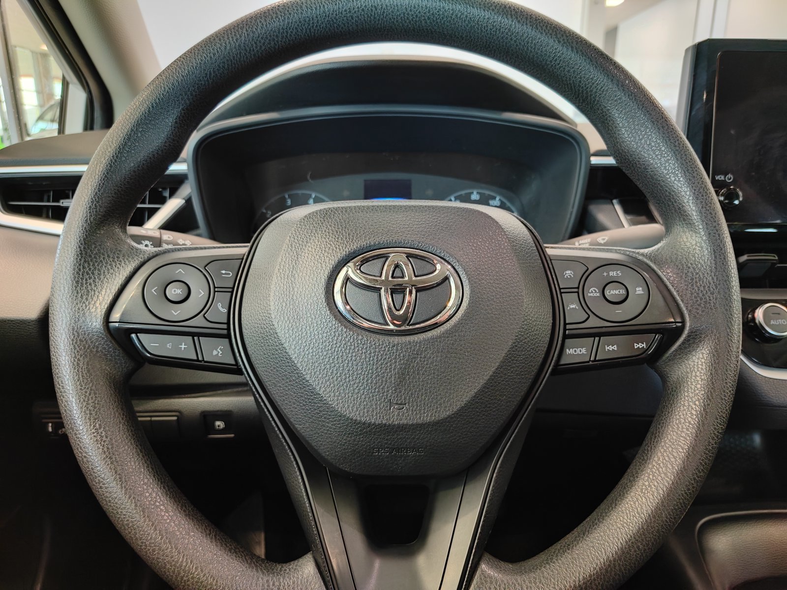 Used 2025 Toyota Corolla LE FWD image 19