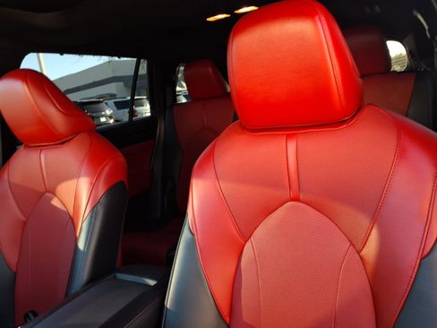 Used 2023 Toyota Highlander XSE image 13