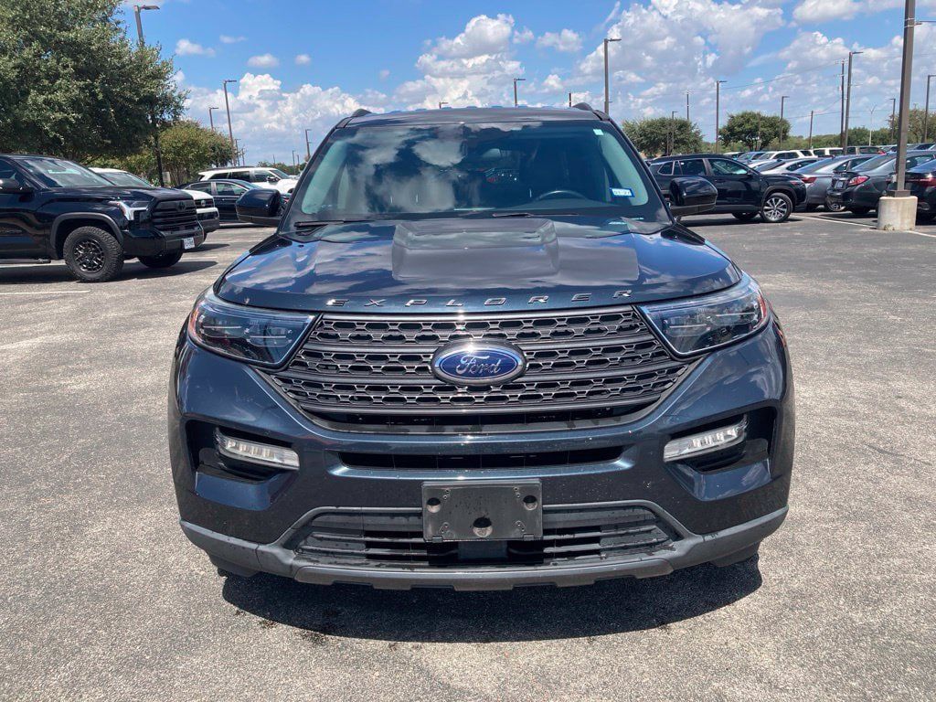 Used 2022 Ford Explorer XLT w/ Equipment Group 202A RWD image 2