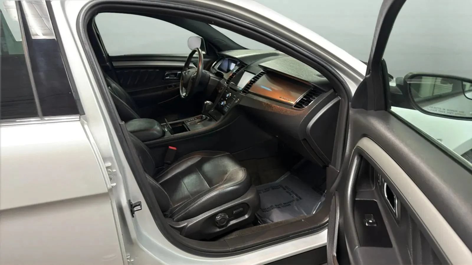 Used 2014 Ford Taurus SEL w/ Equipment Group 201A FWD image 21
