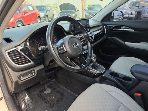 Used 2021 Kia Seltos EX AWD/4WD image 14