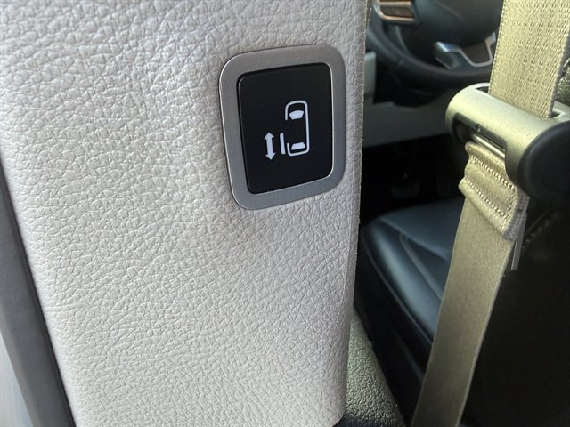 Used 2024 Chrysler Pacifica Touring-L FWD image 23