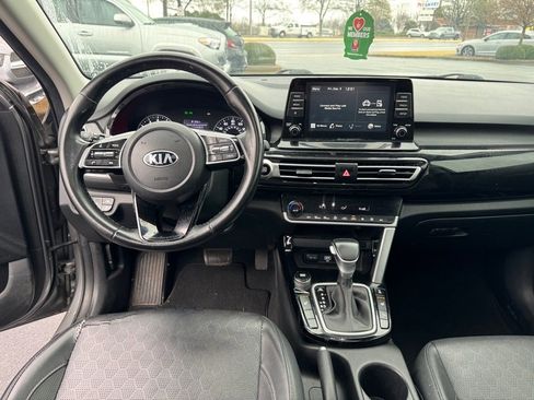 Used 2021 Kia Seltos EX image 12