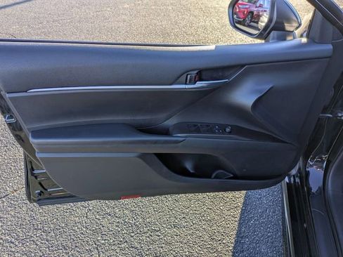 Used 2022 Toyota Camry SE image 16