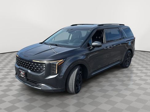 Used 2025 Kia Carnival SX Prestige image 17