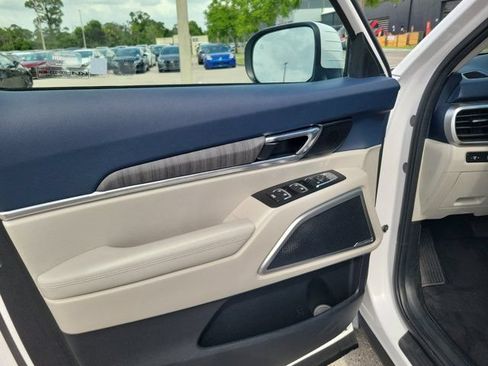 Used 2023 Kia Telluride EX w/ EX Captain's Chair Package AWD/4WD image 19