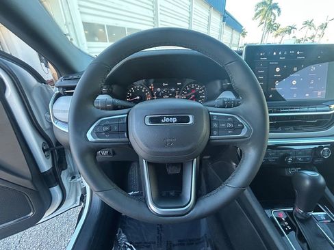 Used 2024 Jeep Compass Limited image 14