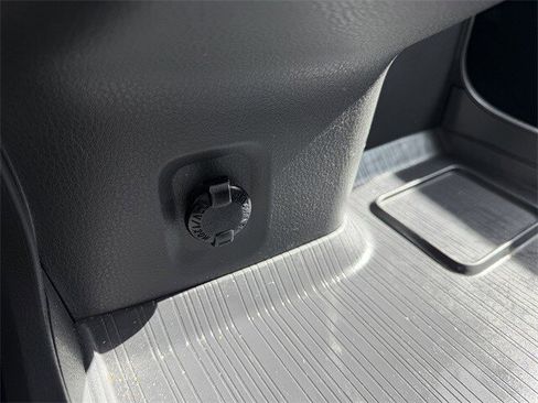 Used 2024 Toyota Sienna LE image 22