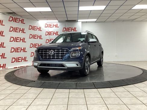 New 2026 Hyundai Venue SEL FWD image 3