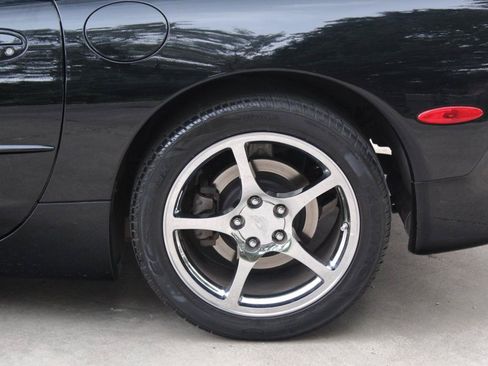Used 2002 Chevrolet Corvette Convertible w/ Preferred Equipment Group2 RWD image 24