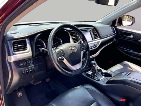Used 2018 Toyota Highlander Limited Platinum AWD/4WD image 18