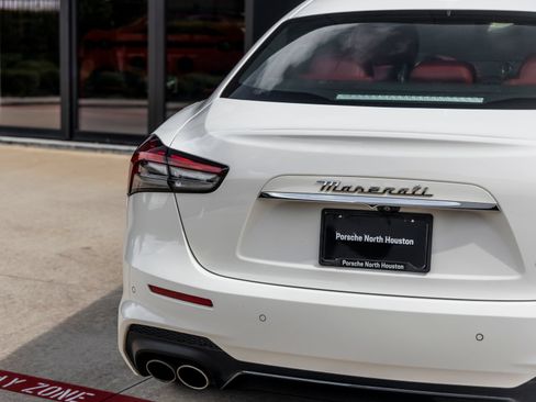 Used 2022 Maserati Ghibli Modena RWD image 11