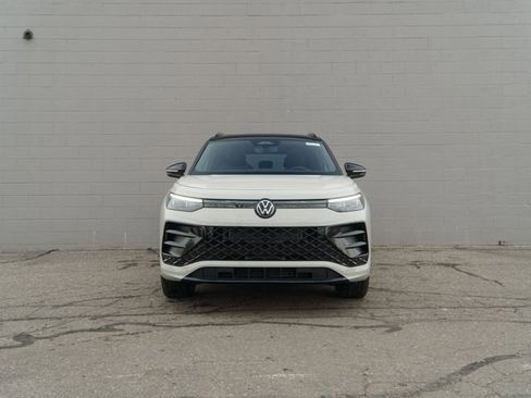 New 2026 Volkswagen Tiguan SE R-Line AWD/4WD image 2