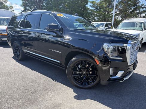 Used 2023 GMC Yukon Denali AWD/4WD image 2