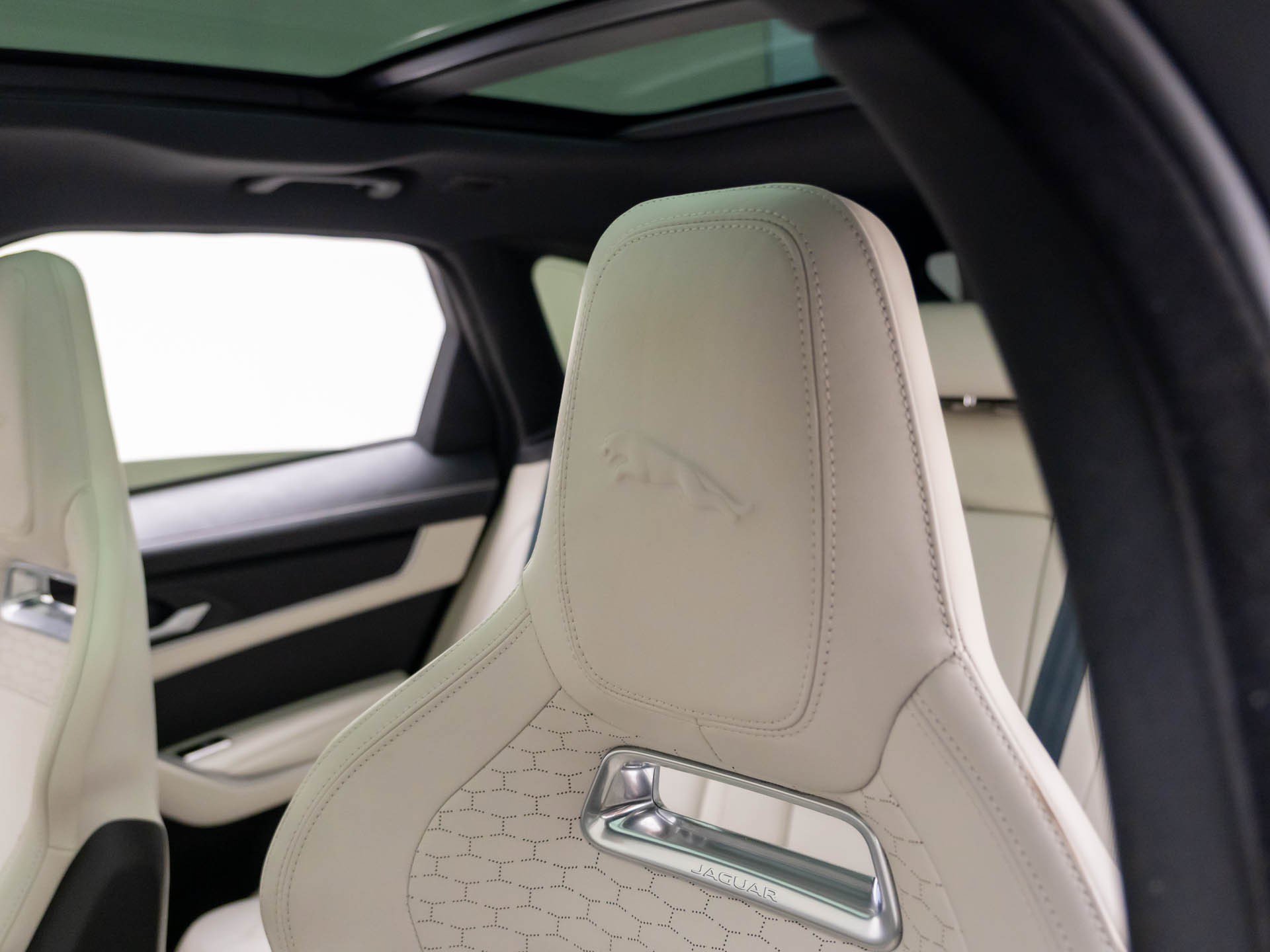 Used 2024 Jaguar F-PACE R-Dynamic S AWD/4WD image 17