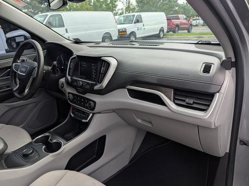 Used 2024 GMC Terrain SLE w/ Fleet Convenience Package FWD image 12