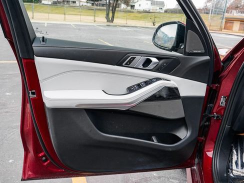 Used 2024 BMW X5 xDrive40i w/ M Sport Package image 9