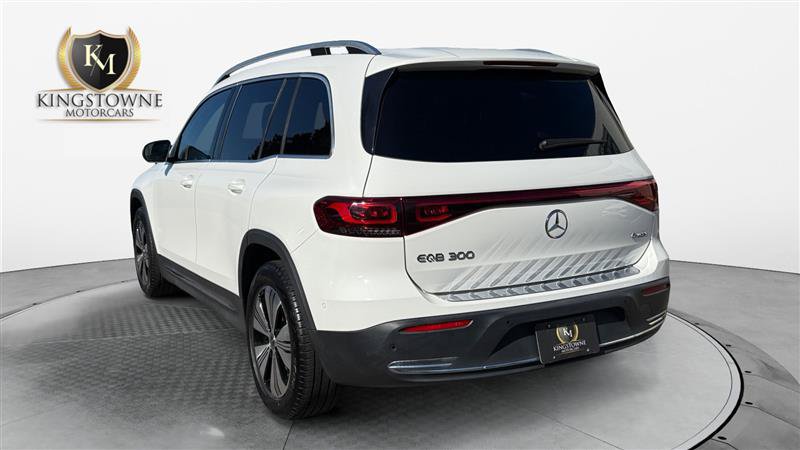 Used 2023 Mercedes-Benz EQB 300 4MATIC image 3