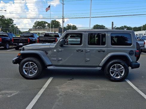Used 2020 Jeep Wrangler Unlimited Sahara AWD/4WD image 8