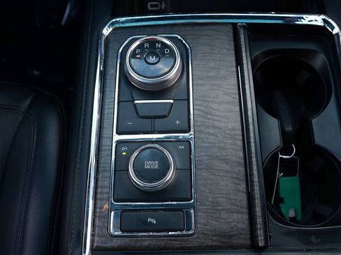 Used 2018 Ford Expedition Limited image 44