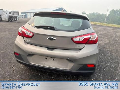 Used 2018 Chevrolet Cruze LT w/ Convenience Package FWD image 4