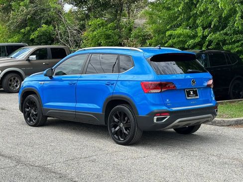 Used 2022 Volkswagen Taos SEL w/ Panoramic Sunroof Package image 4