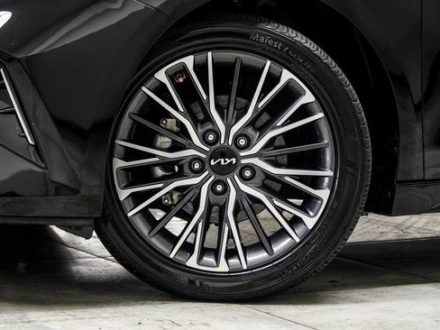 Used 2024 Kia Forte GT-Line w/ GT-Line Premium Package FWD image 3