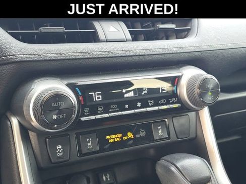 Used 2019 Toyota RAV4 XLE w/ Convenience Package FWD image 18