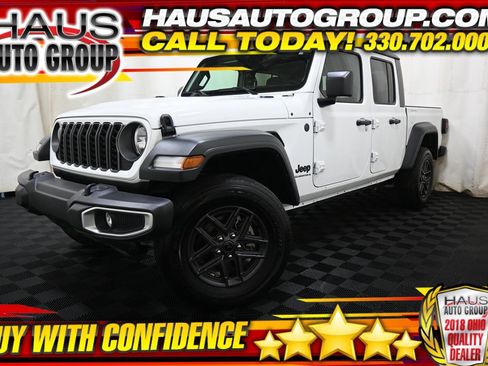 Used 2025 Jeep Gladiator Sport image 1