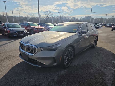 Used 2025 BMW 530i w/ Premium Package image 11