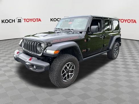 Used 2025 Jeep Wrangler Unlimited Rubicon AWD/4WD image 3