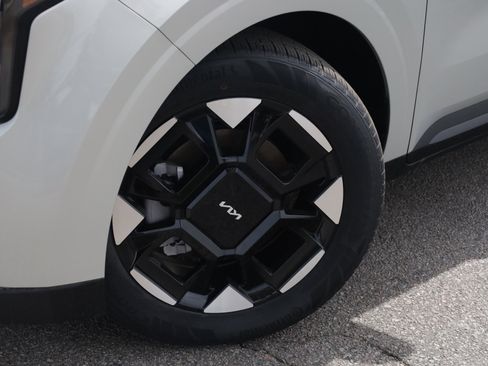 New 2026 Kia Carnival EX FWD image 23