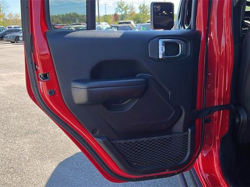Used 2021 Jeep Gladiator Willys image 27