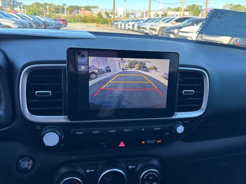 Certified 2026 Hyundai Venue SEL FWD image 19