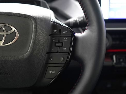 Used 2025 Toyota Prius Plug-In Hybrid image 25