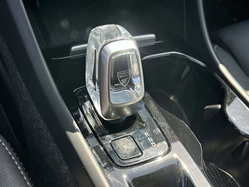 Certified 2025 Volvo XC40 B5 Ultra w/ Climate Package image 14