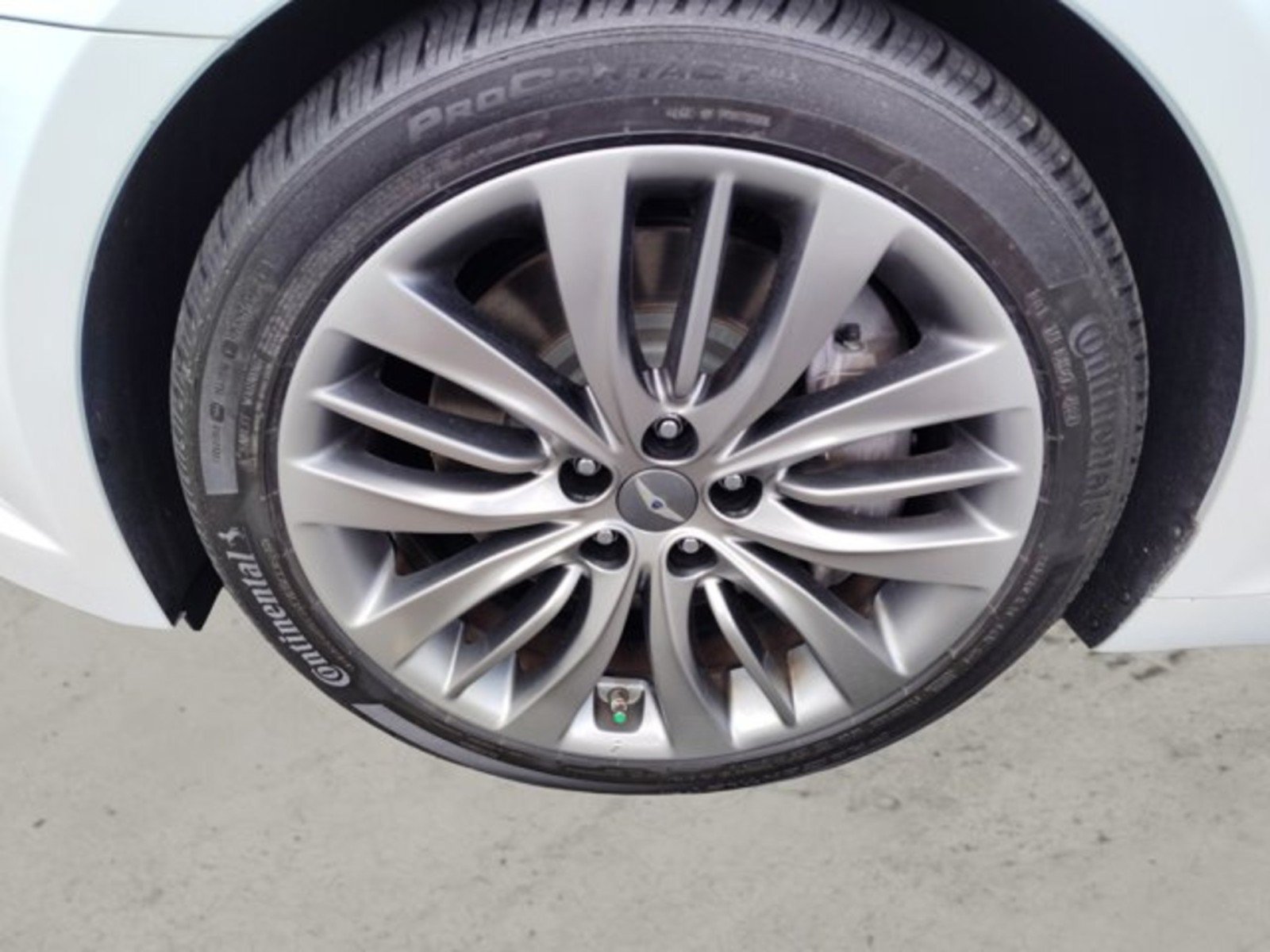 Used 2015 Hyundai Genesis 5.0 RWD image 10