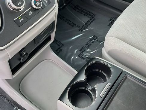 Used 2020 Toyota Sienna LE FWD image 14