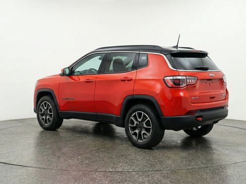 Used 2025 Jeep Compass Trailhawk AWD/4WD image 6