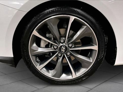 Used 2019 Hyundai Veloster 2.0 Premium image 10