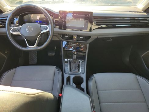 Used 2025 Volkswagen Jetta SE image 12