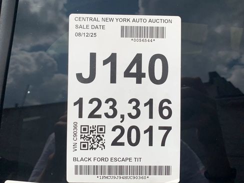 Used 2017 Ford Escape Titanium w/ Canadian Touring Package AWD/4WD image 24