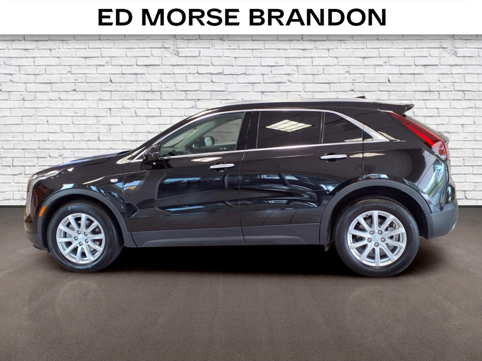 Used 2023 Cadillac XT4 Luxury w/ Cold Weather Package AWD/4WD image 2